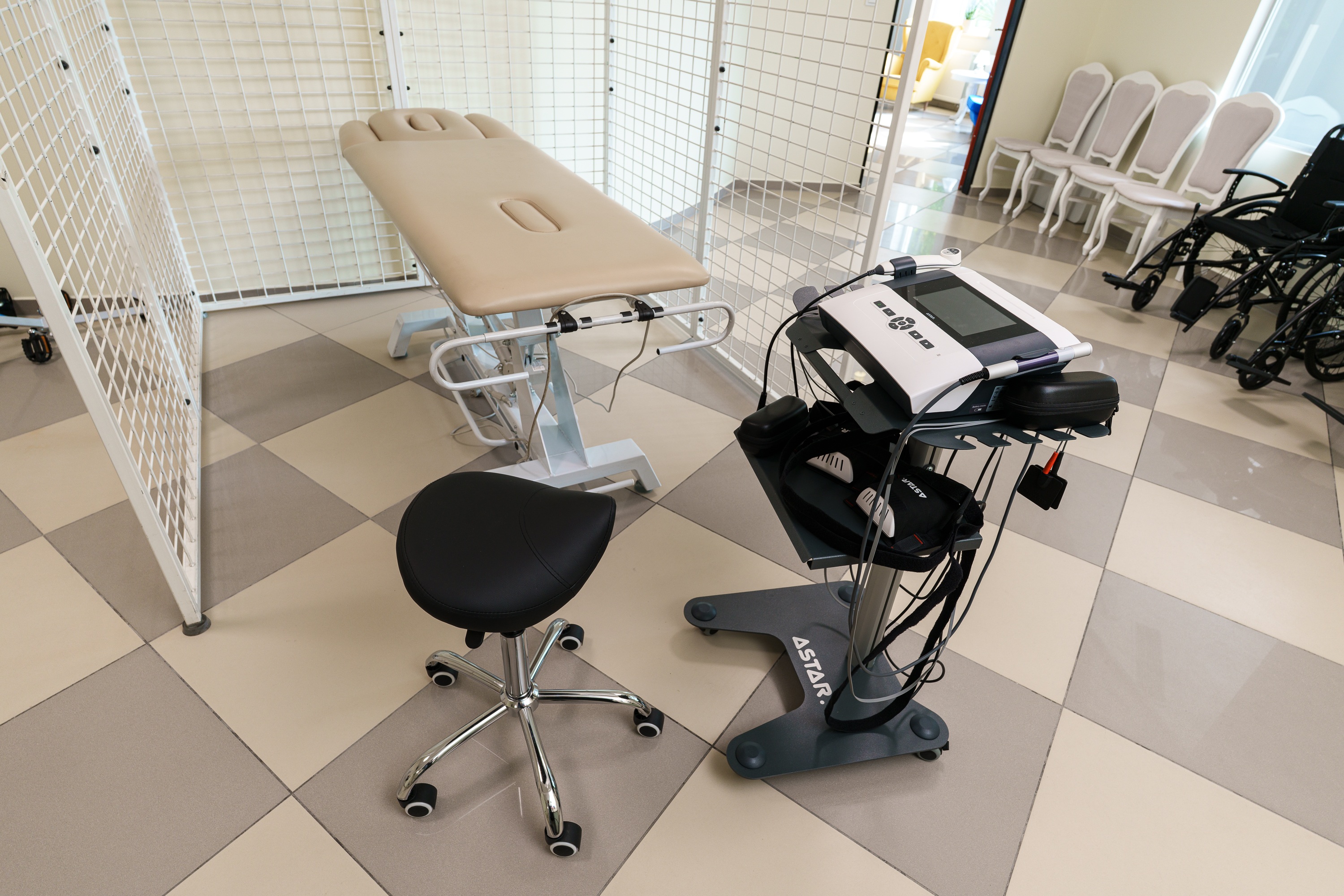 Liege und Gerät für die Rehabilitation
